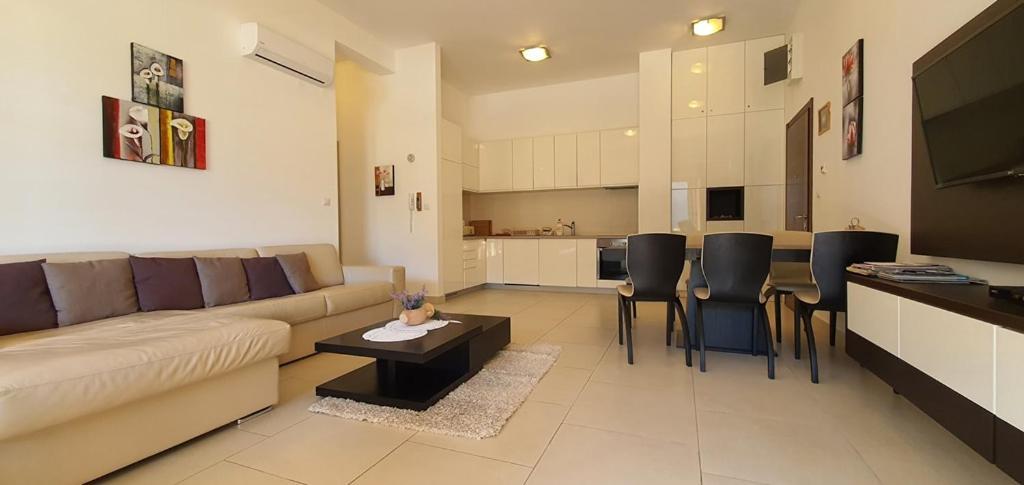 Lavender Bay Apartment Dee B02 Долни Морин Екстериор снимка
